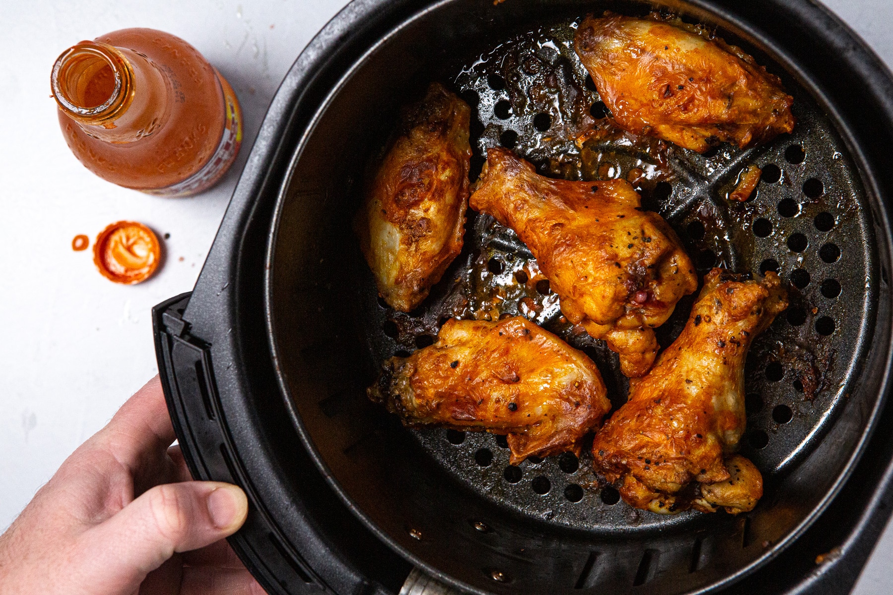 air fryer frozen chicken wings, frozen chicken wings in air fryer, frozen wings in air fryer, frozen wings air fryer, air fryer, chicken wings, frozen chicken wings