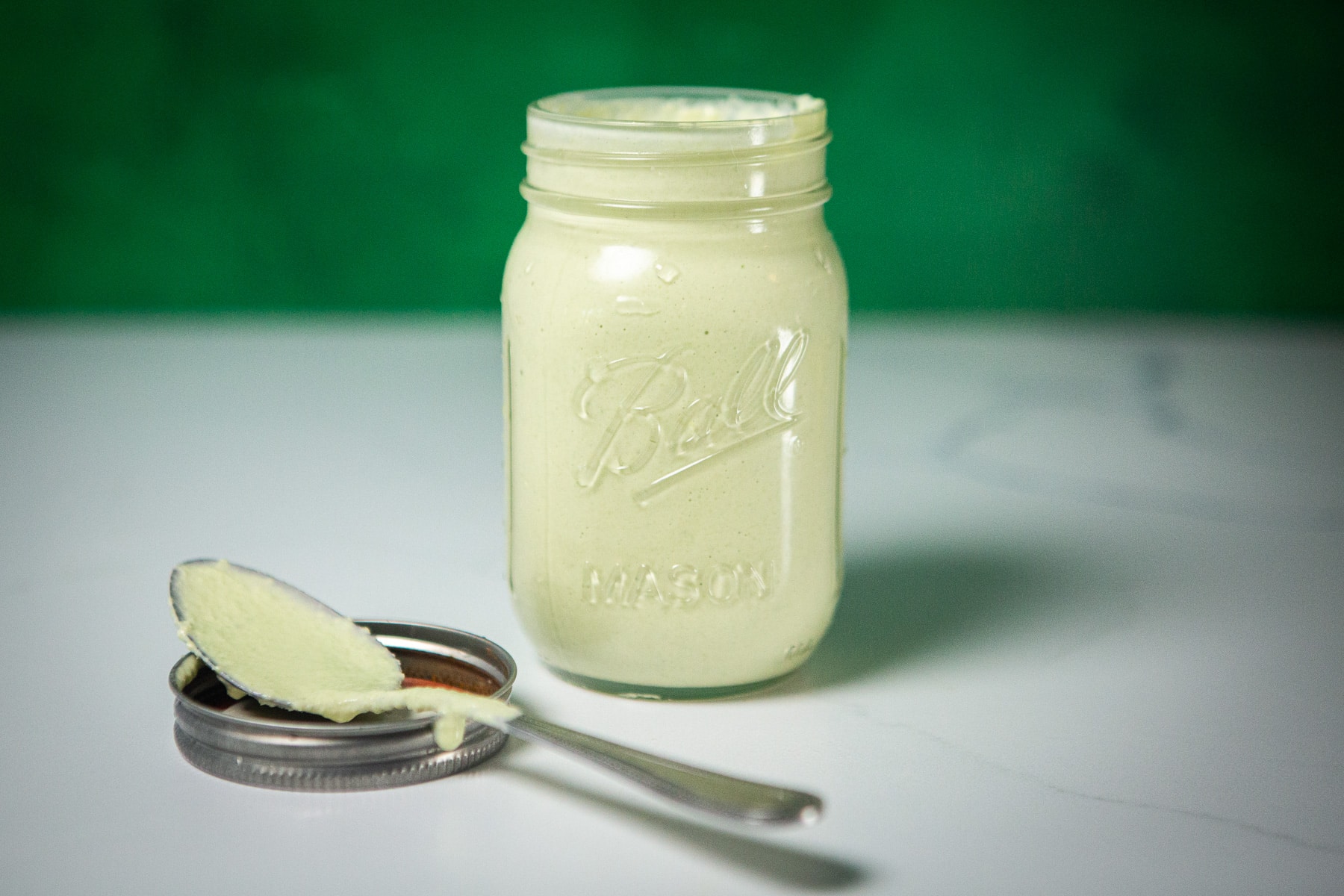 spicy crema, jalapeño avocado crema, mexican crema, avocado lime crema, spicy jalapeño avocado lime crema, jalapeno avocado crema recipe, how to make spicy jalapeño avocado lime crema,