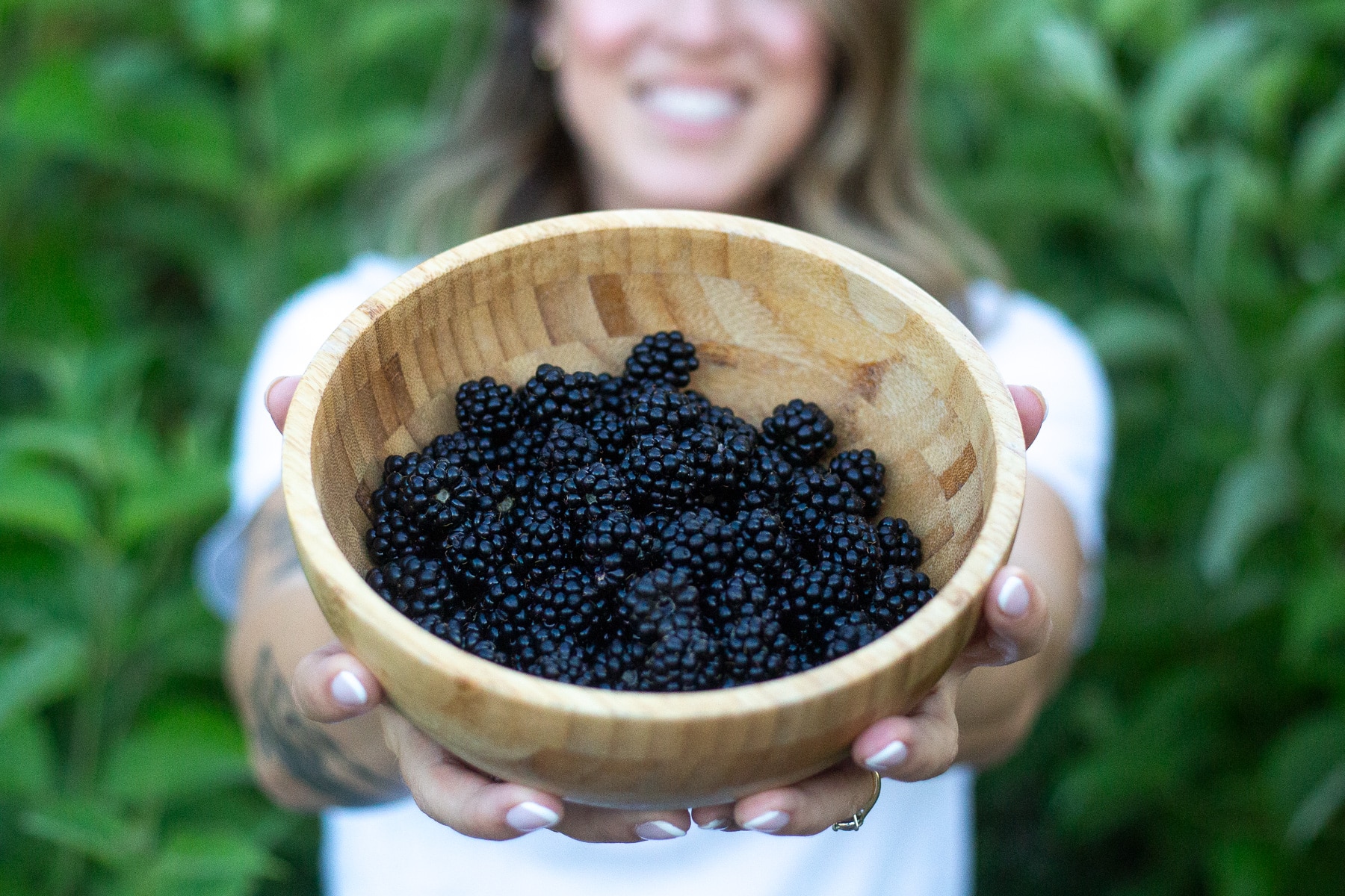 Blackberry Simple Syrup, Blackberry Infused simple syrup, recipe for blackberry simple syrup, how to make blackberry simple syrup, blackberry sweetener, wild blackberry recipes, wild blackberries,